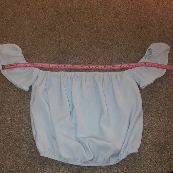 🌟*SOLD. Off the should crop top - Picture 11 of 11